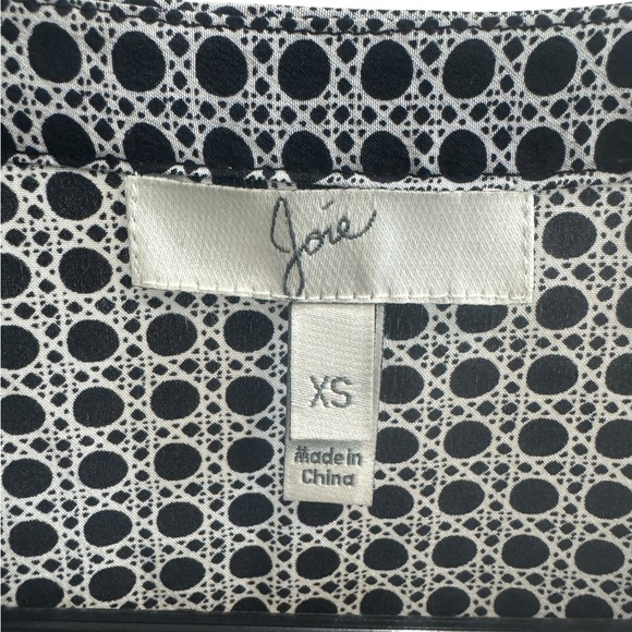 JOIE Black/White Long Sleeve V-Neck Printed Blouse Front Pockets 100% Silk XS - Picture 6 of 7